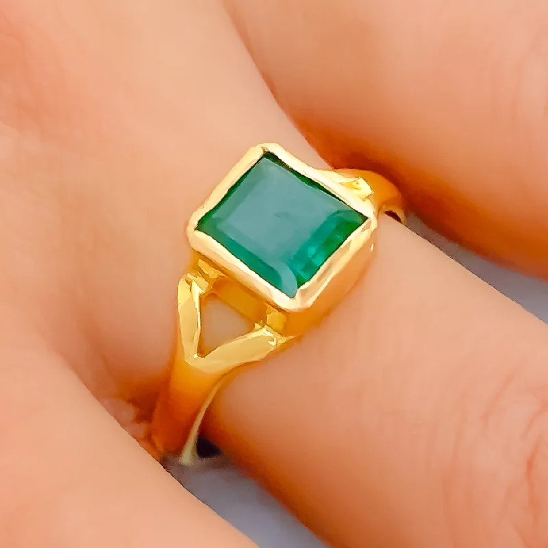 Tasteful 22K Gold 2.5CT Emerald Ring