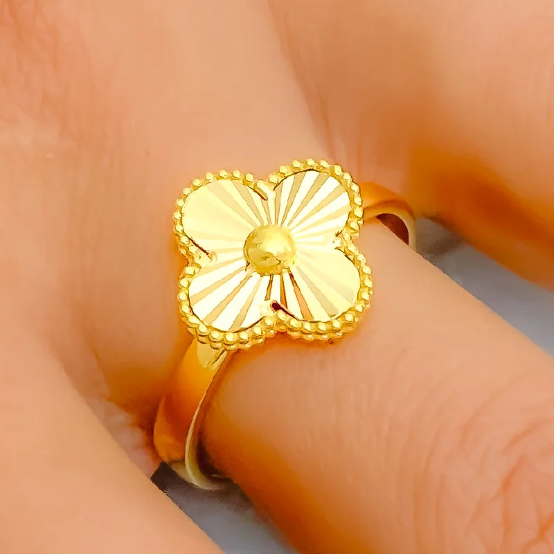 Glistening Floral 21k Gold Clover Ring - Size 8.75