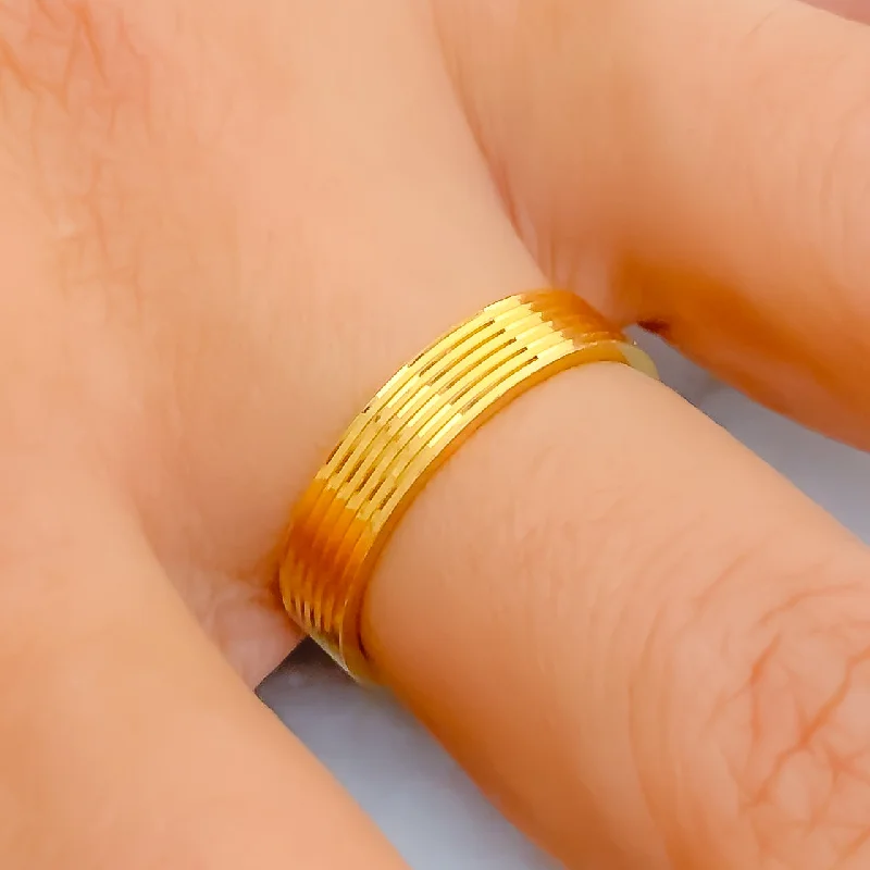 Iconic Lustrous Striped 22k Gold Band