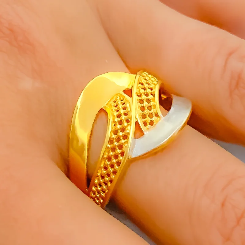 Trendy Two-Tone Curved 22k Gold Ring