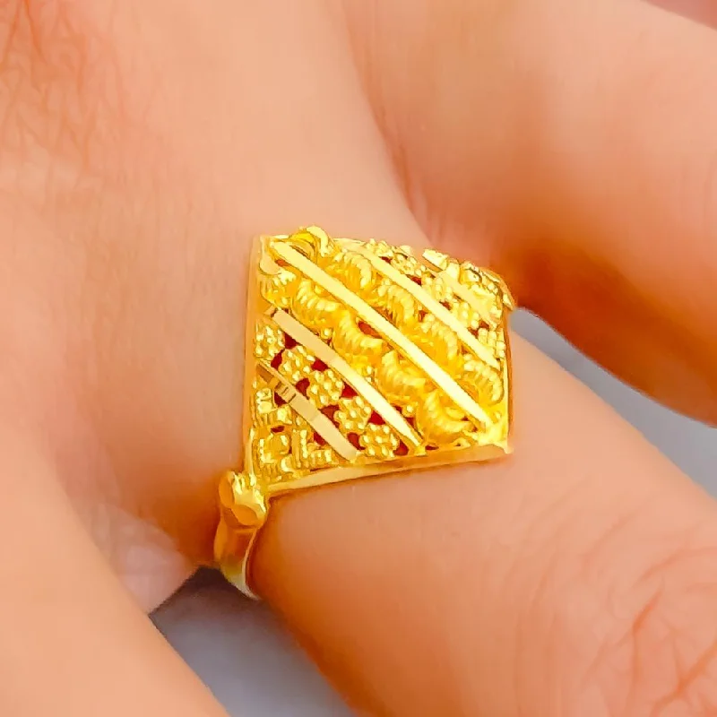 Luxurious Alluring Striped 22K Gold Ring